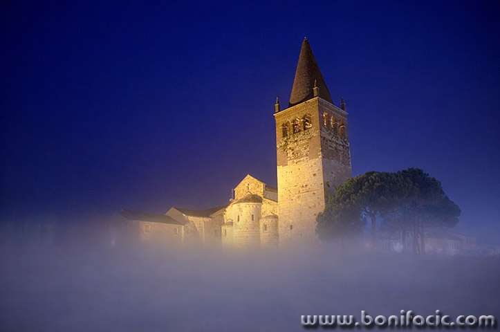 bonifaciovecermagla1mal