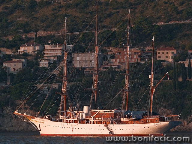 travel___Sun Bath___Dubrovnik, Croatia.