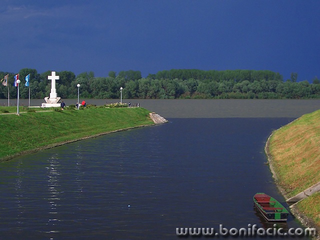 travel___Wrist___Vukovar, Croatia.