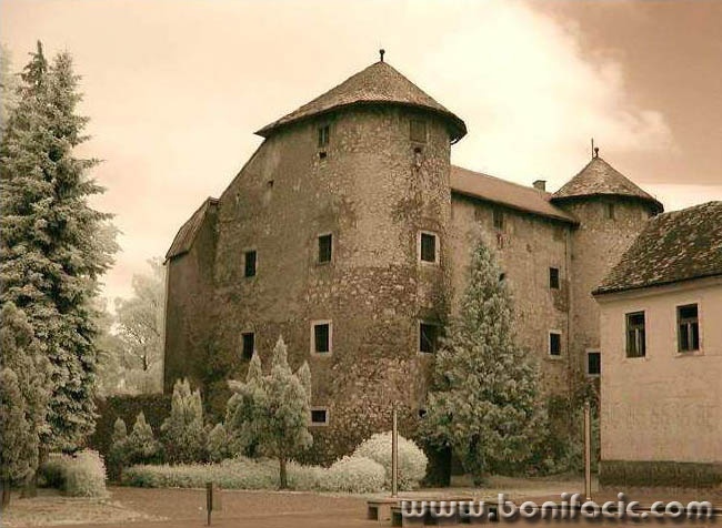 bw___Frankopan Castle___Ogulin, Croatia.