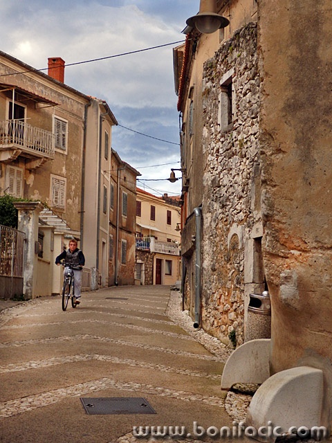 omisaljulicabicikla1mal