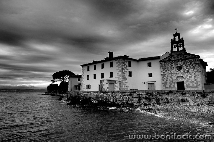 samostanglavotok2BWmal