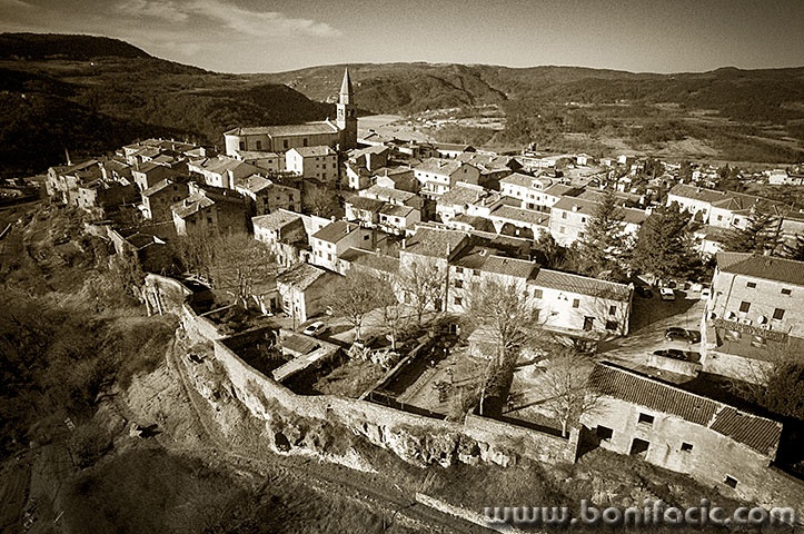 buzet9BWmal
