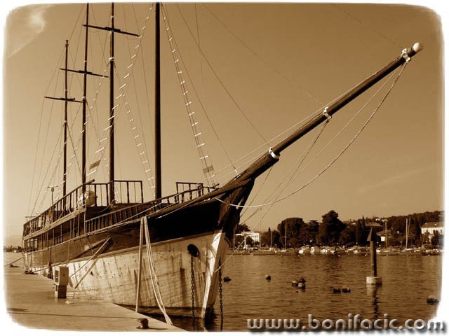 bw___Biserka___Malinska, Croatia.