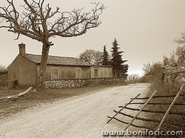 bw___Deserted___Kras, Croatia.