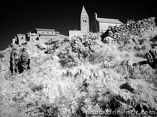 bw___Flinstone___Lubenice, Croatia.