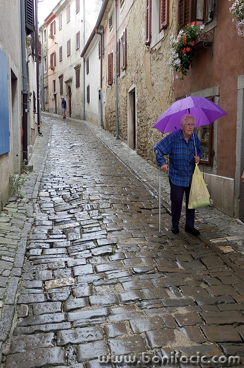 motovunbabalumbrela2mal