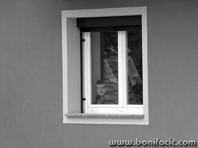 ponestraglavaslo2mal