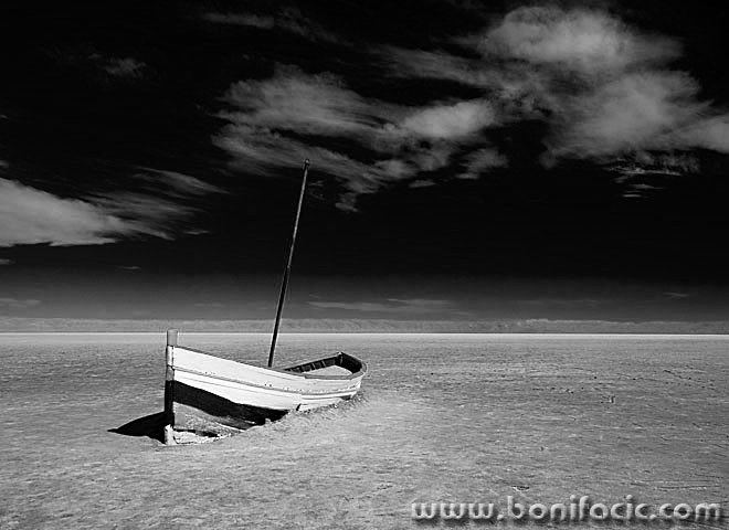 bw___No Sky Reflection___Chott El Jerid, Tunisia.