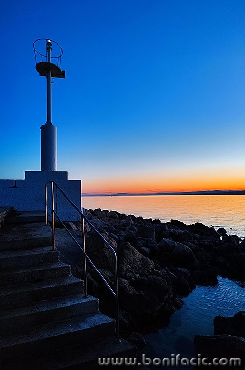 bukalanternaveceer8mal