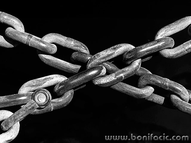 bw___Tight Connection___Malinska, Croatia.