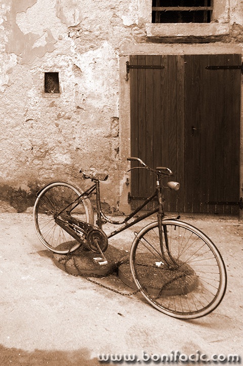 lovranmarunada2410sepiamal