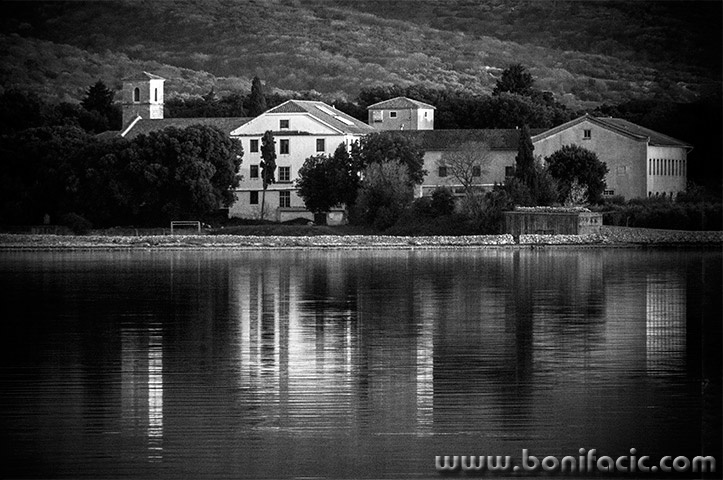 mostirprvomorebw1mal